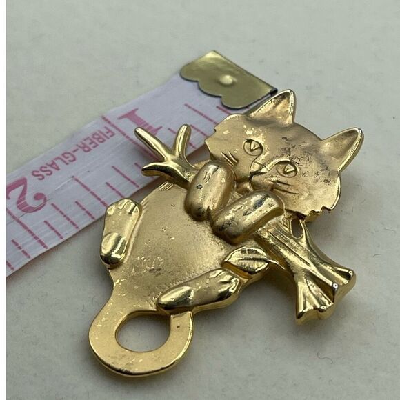 Vintage  kitty Hanging from Branch brooch. - Picture 4 of 6